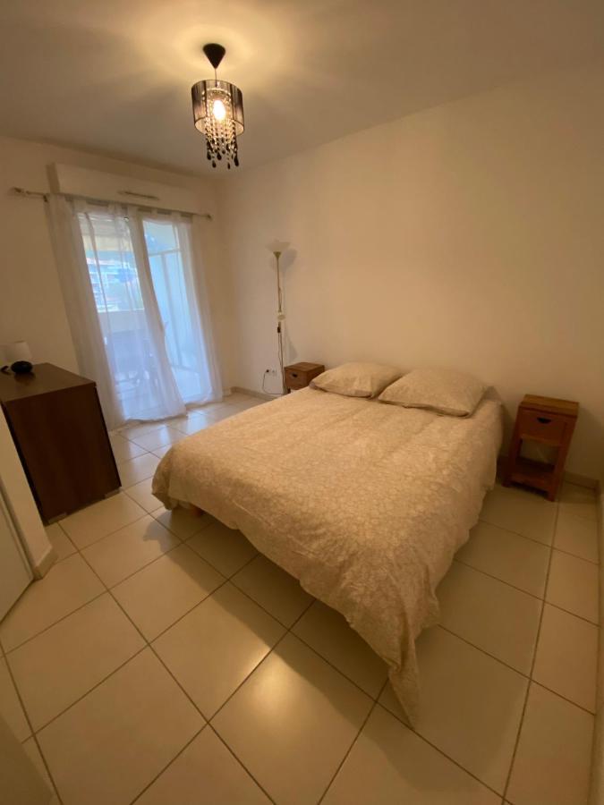 Beau 3 P. Parfaitement Situe Et Place De Parking A Disposition Menton Luaran gambar